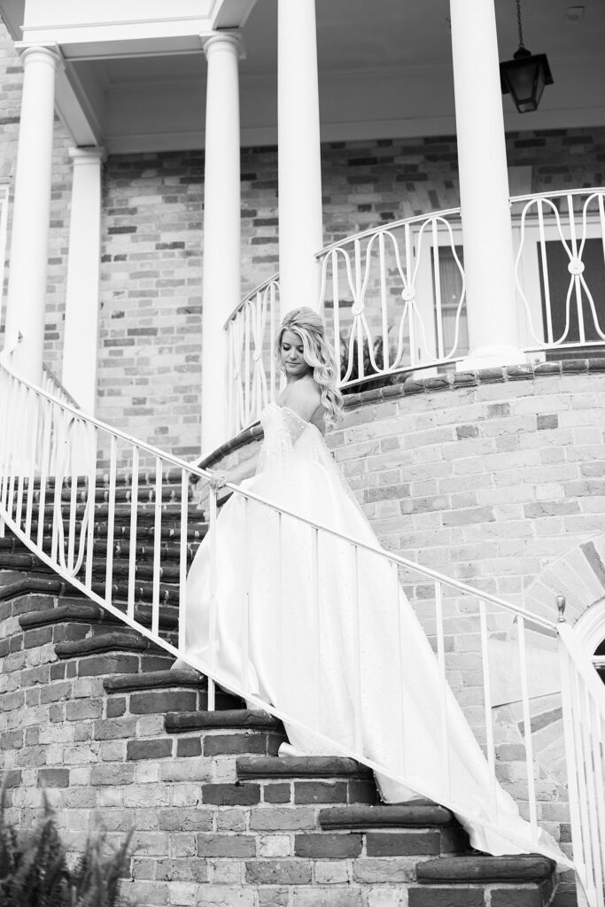 Bridal Bliss: Abney Hall's Timeless Southern Atmosphere
