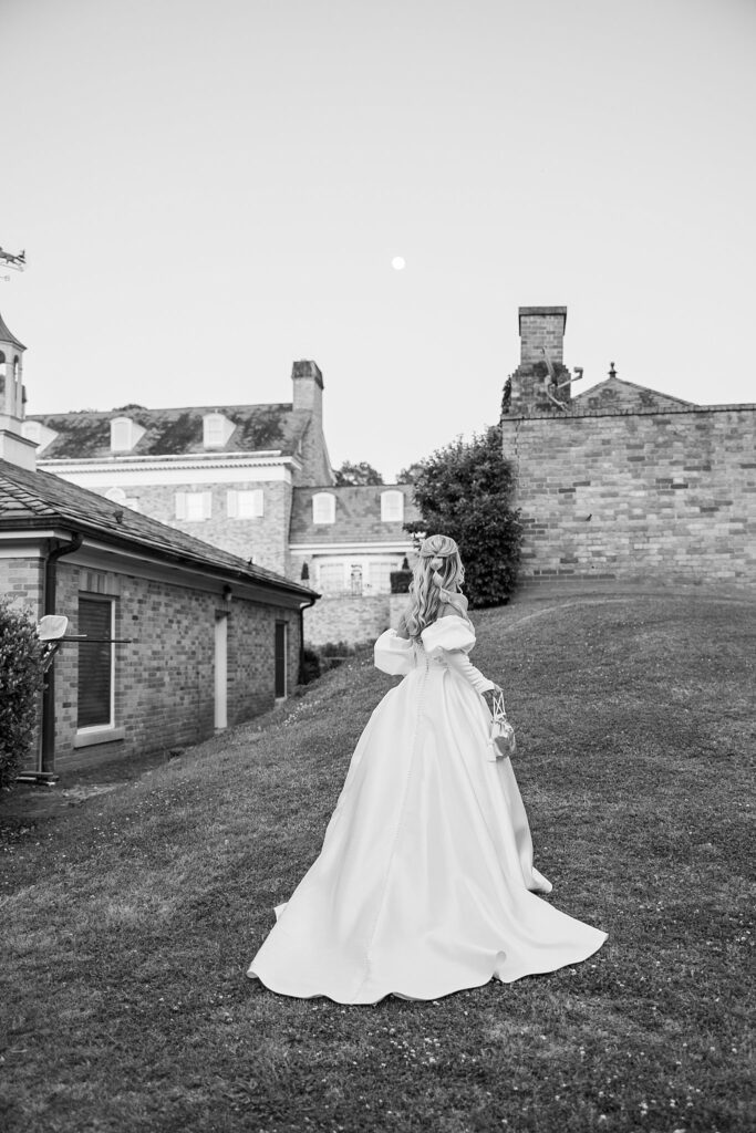 Bride's grace and style at Abney Hall, South Carolina